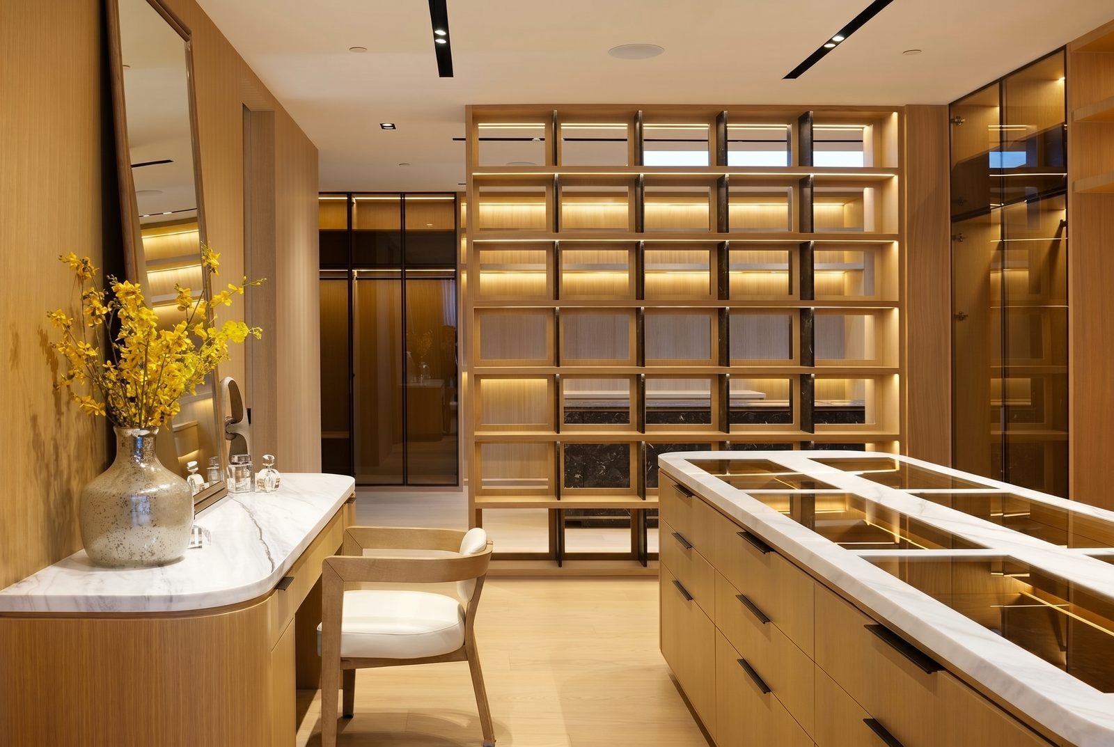 Oliveto Vale, Bel-Air residence by Beverly Hills One — dressing room