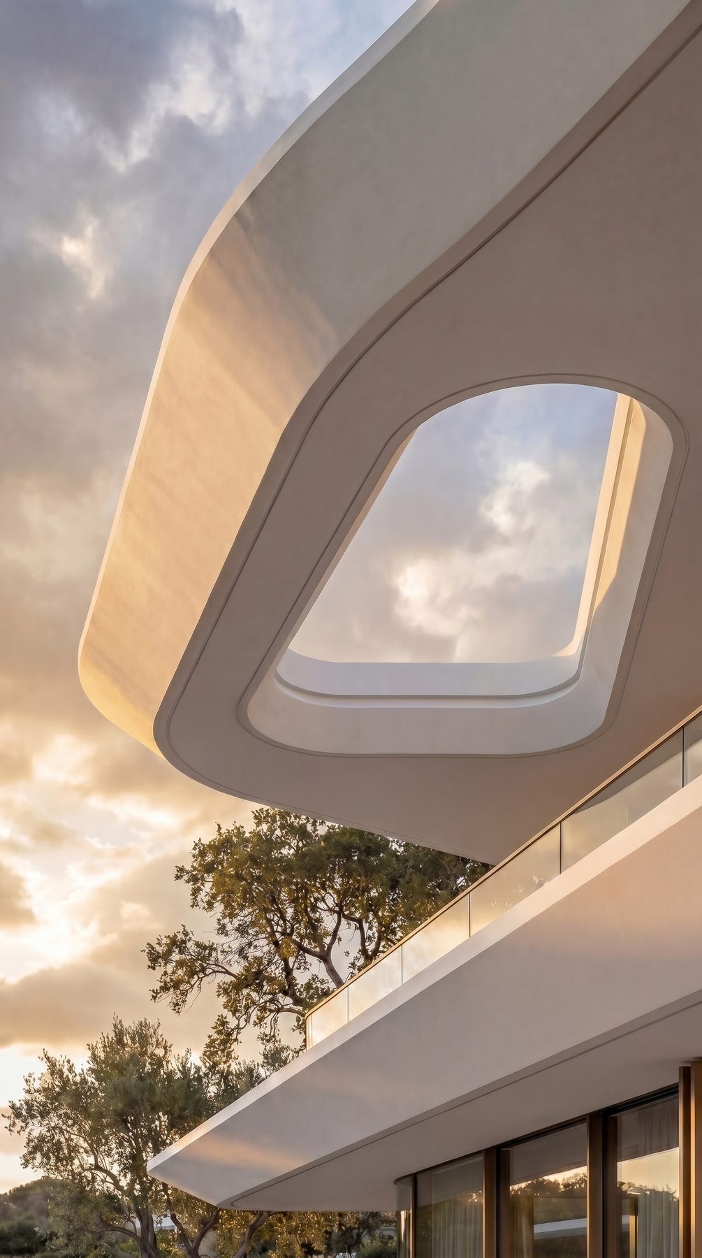 Villa Tosca — porthole roofline detail, vertical view